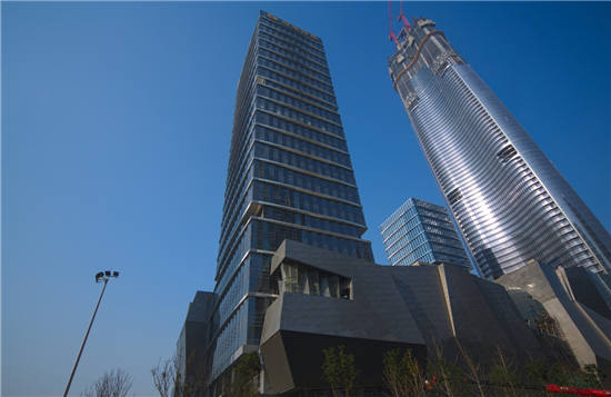 绿地楚峰大厦——超5A观江办公写字楼，繁华与品质的完美融合