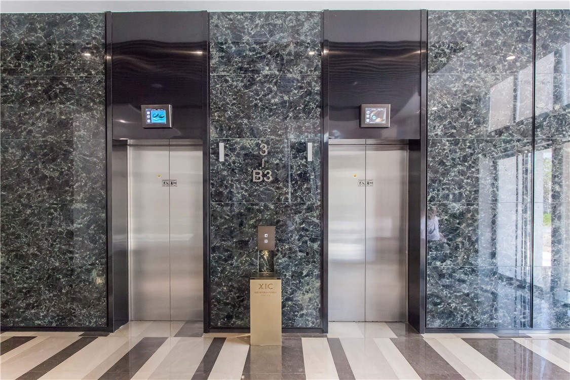 百大绿城西子国际电梯间